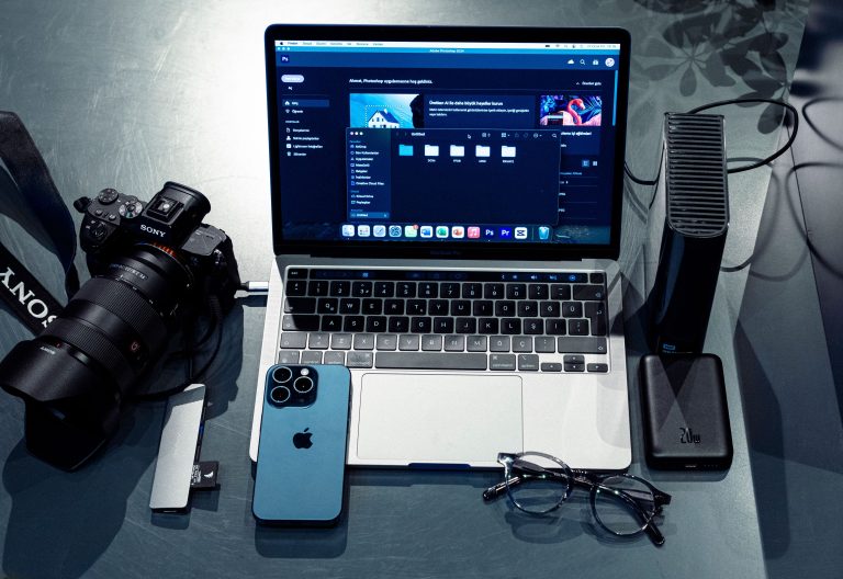 Gear Up for Your Next Photo Tour: 3 Essential Tech Pillars for Amateurs