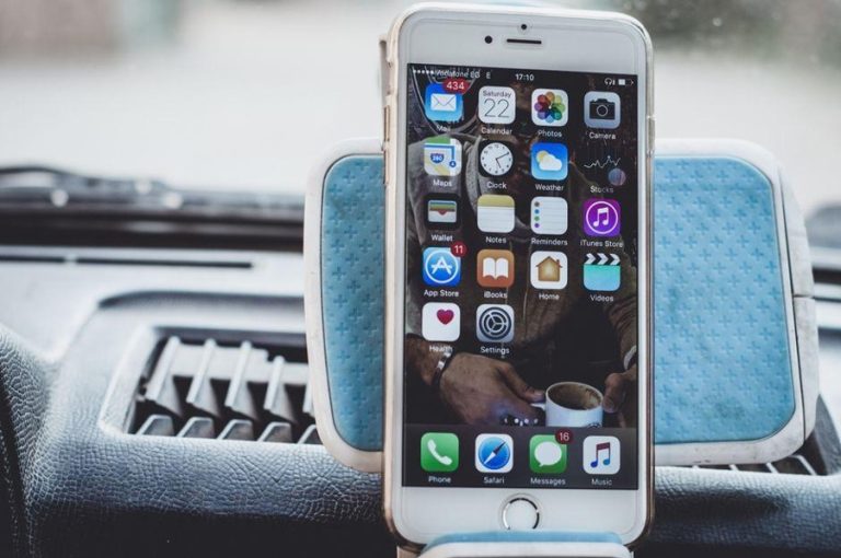 Playing Live Games on a Mobile App: A Practical Guide